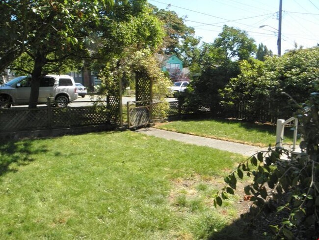 Foto del edificio - 9753 Palatine Ave N