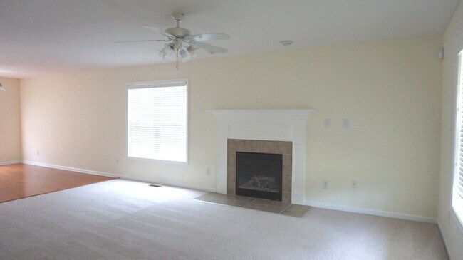 Foto del edificio - 156 Cobblestone Dr