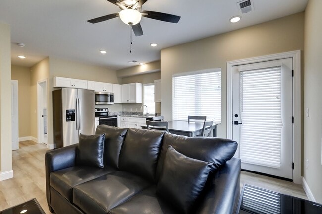 Interior Photo - 305 W Clark St