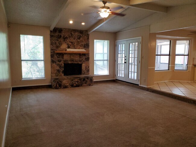 Building Photo - 4200 Pyracantha Dr