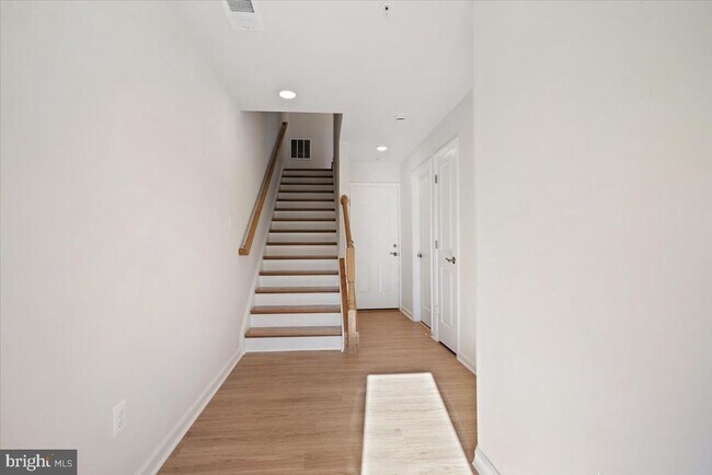 Foto del edificio - 6074 Soho Wy