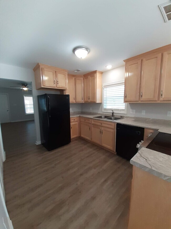 Foto del edificio - 410 E 9th St