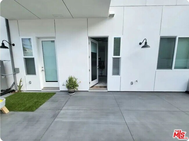 Foto del edificio - 2503 Phelan Ln