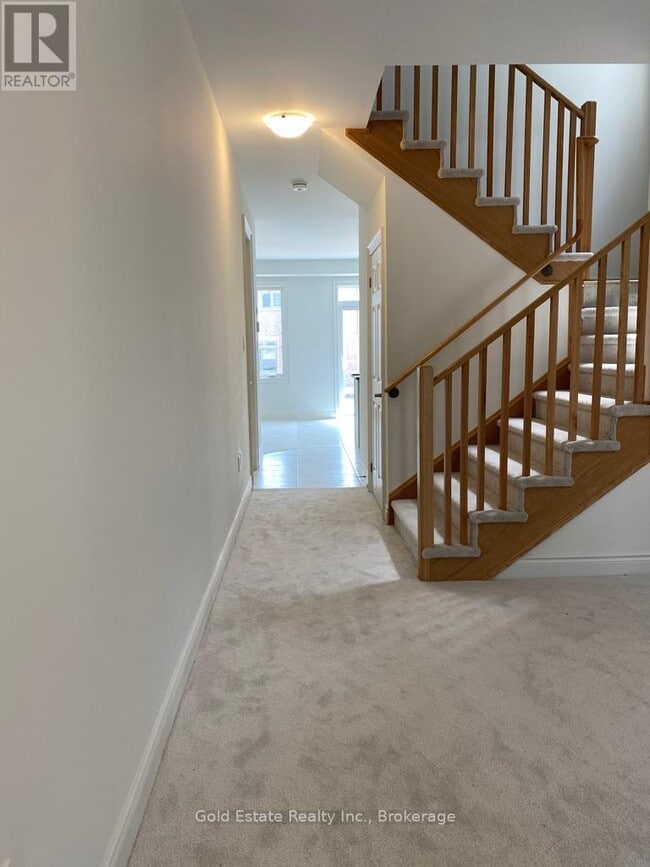 Building Photo - 46 Harpin Wy W