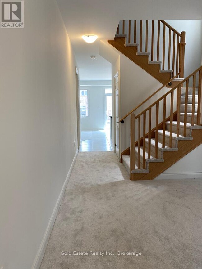 Photo du bâtiment - 46 Harpin Wy W