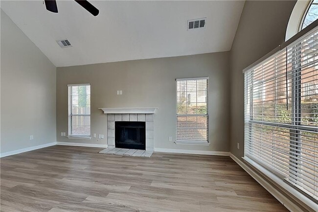 Building Photo - 280 Greenmont Cir