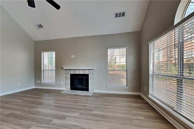 Foto del edificio - 280 Greenmont Cir