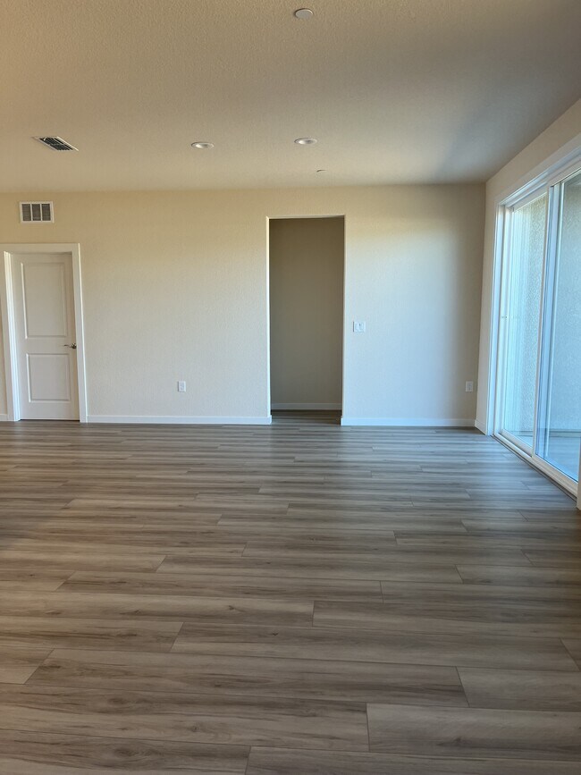 Building Photo - 1765 Lockwood Dr