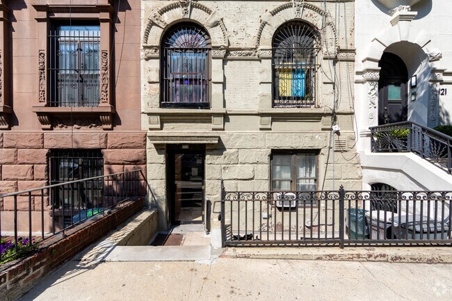Entrance - 123 W 81st St