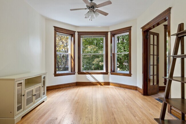 Building Photo - 3907 N Kostner Ave