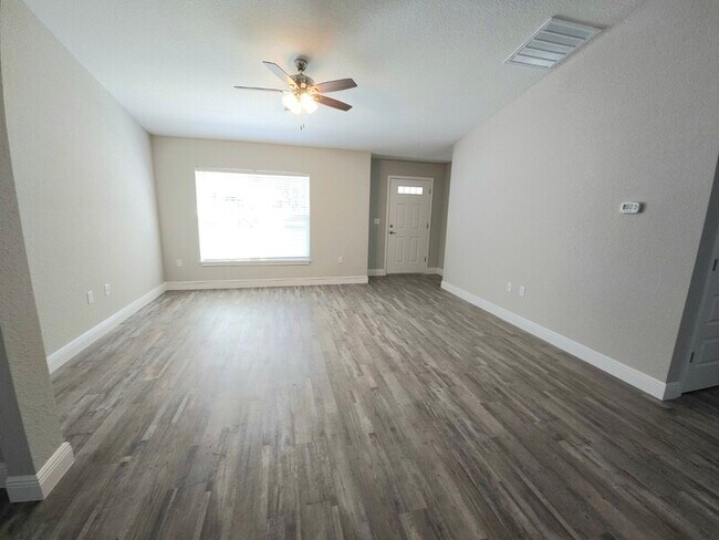 Building Photo - 10 Pine Radial