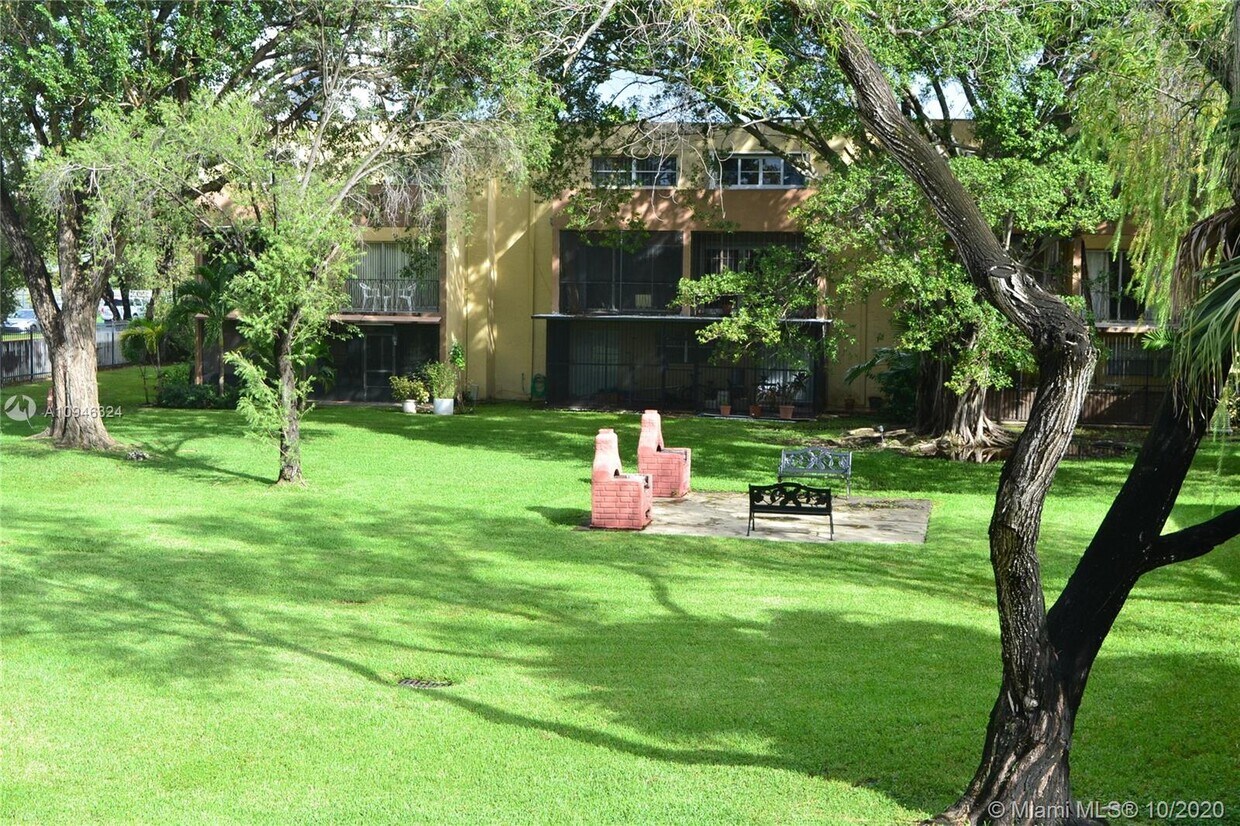 Foto principal - 100 NW 87th Ave