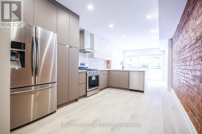 Building Photo - 66 Dovercourt Rd