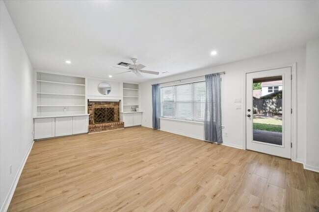 Foto del edificio - 2731 Stetson Ln