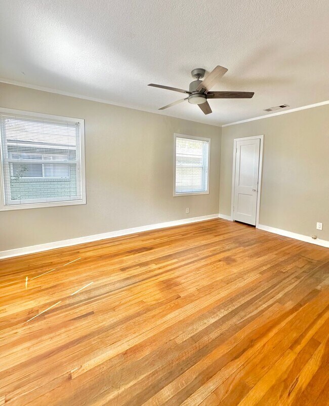Building Photo - 2 Bed/1 Bath in Austin, TX