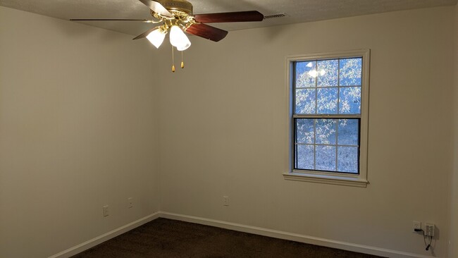 Building Photo - 110A Jay Ln. Hampton GA 30228