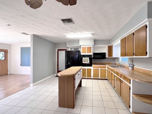 Foto del edificio - Two-Bedroom Pool Home in Winter Haven Clos...
