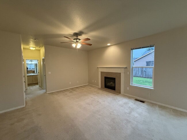 Building Photo - 1182 Throne Dr