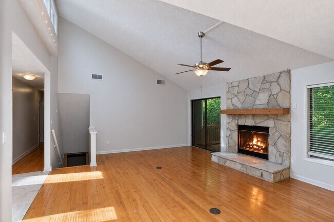 Foto del edificio - 468 Watson Ferry Dr