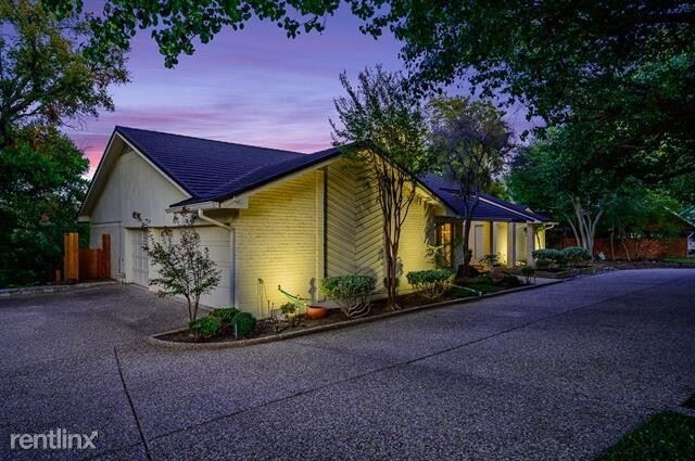 Building Photo - 5936 Diamond Oaks Dr S