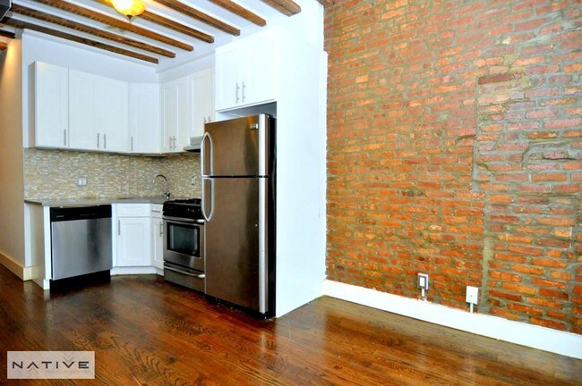 Building Photo - 872 Jefferson Ave
