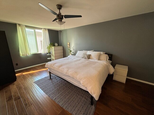 Foto del edificio - 355 N Maple St