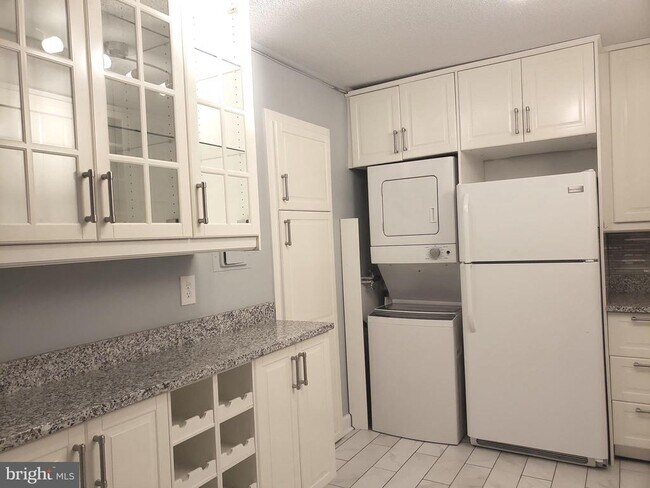 Foto del edificio - 8360 Greensboro Dr