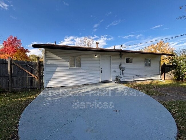 Foto del edificio - 4910 Porterfield Dr