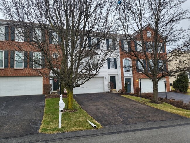 Building Photo - MUST SEE!! Location, Community, Quality Li...