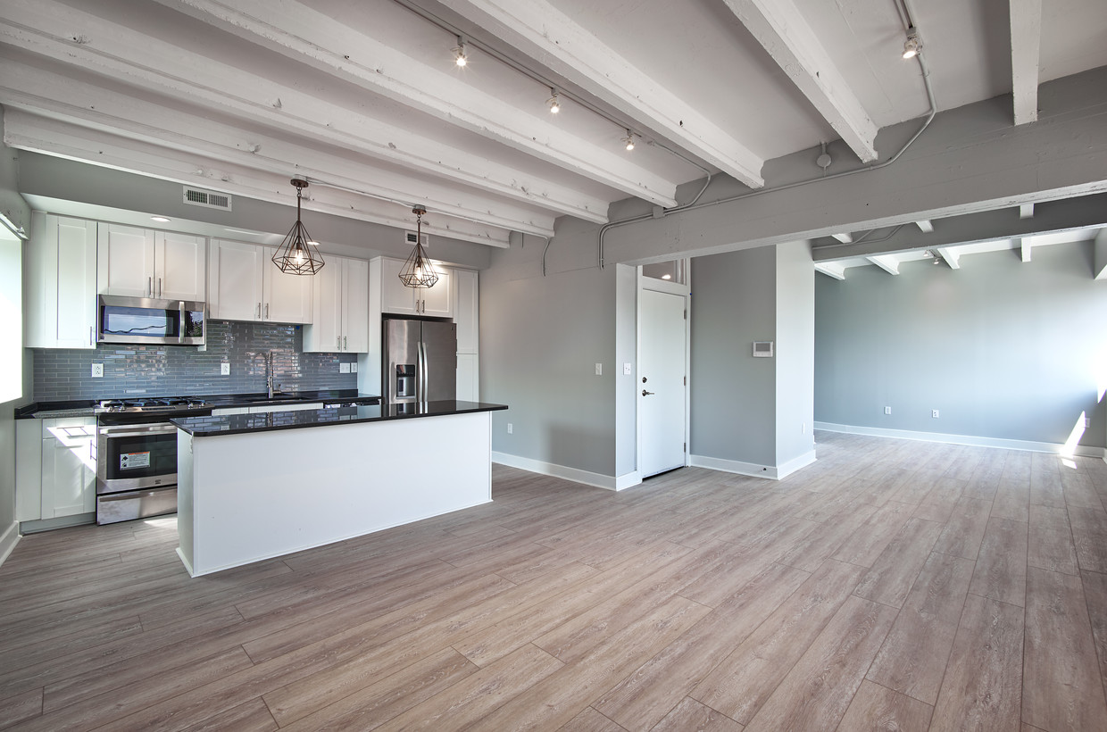 Foto principal - 432 W 21st St