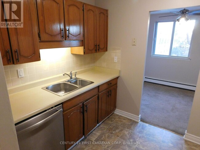 Building Photo - 440 Central Ave