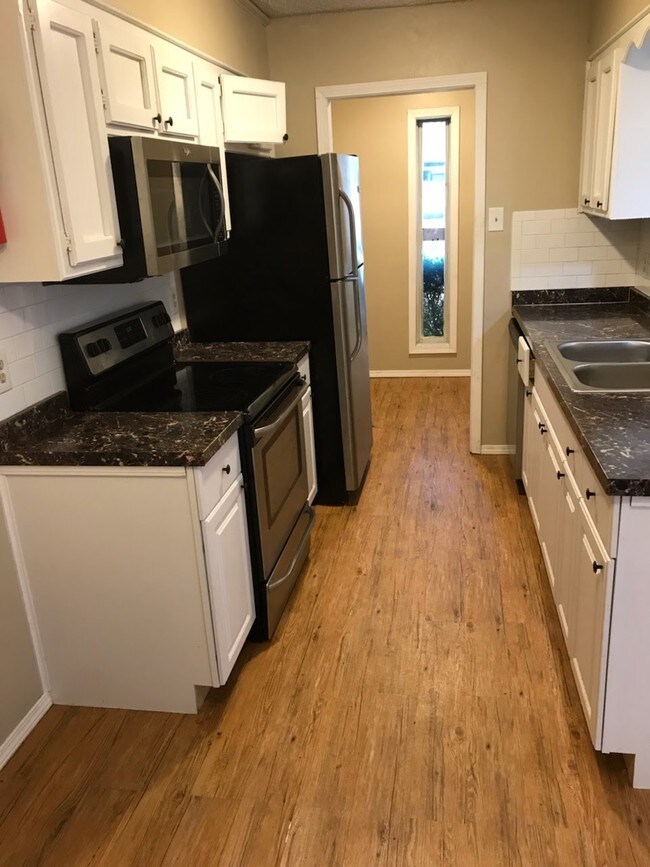 Foto del edificio - 105 Jennifer Ln