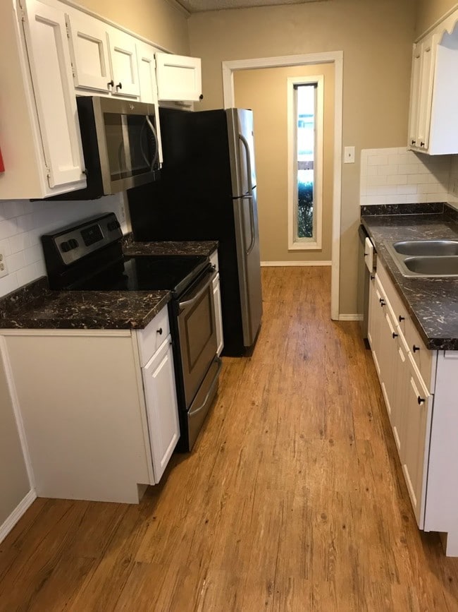 Building Photo - 105 Jennifer Ln