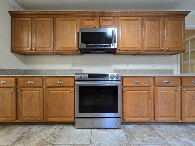 Foto del edificio - RENT SPECIAL - AVAILABLE NOW!