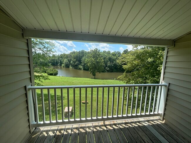 Vistas desde el balcón desde unidades seleccionadas - Huntingwood Apartments