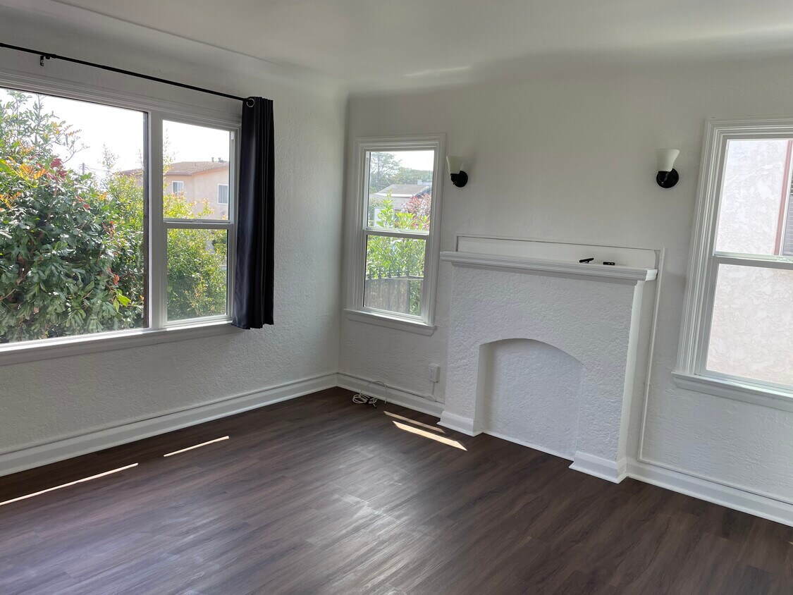 Living Room - 1905 S Alma St