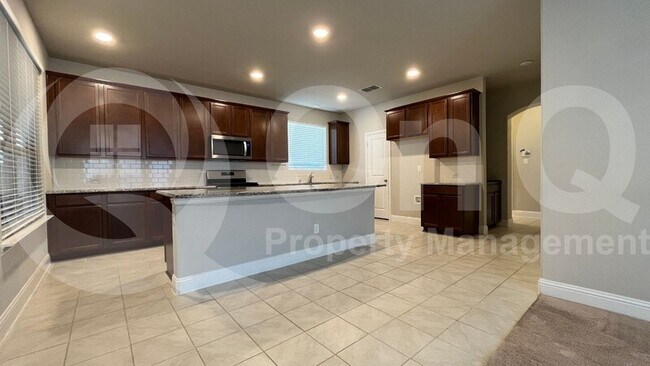 Foto del edificio - 7313 Elm Grove Ln