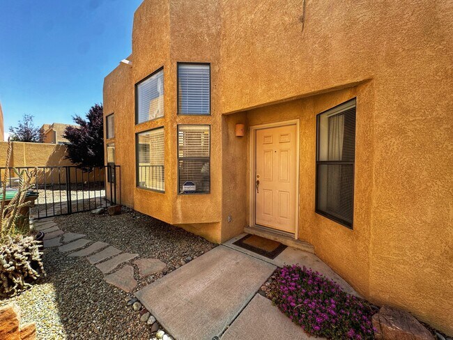 Foto del edificio - 2135 Coyote Willow Ave NE