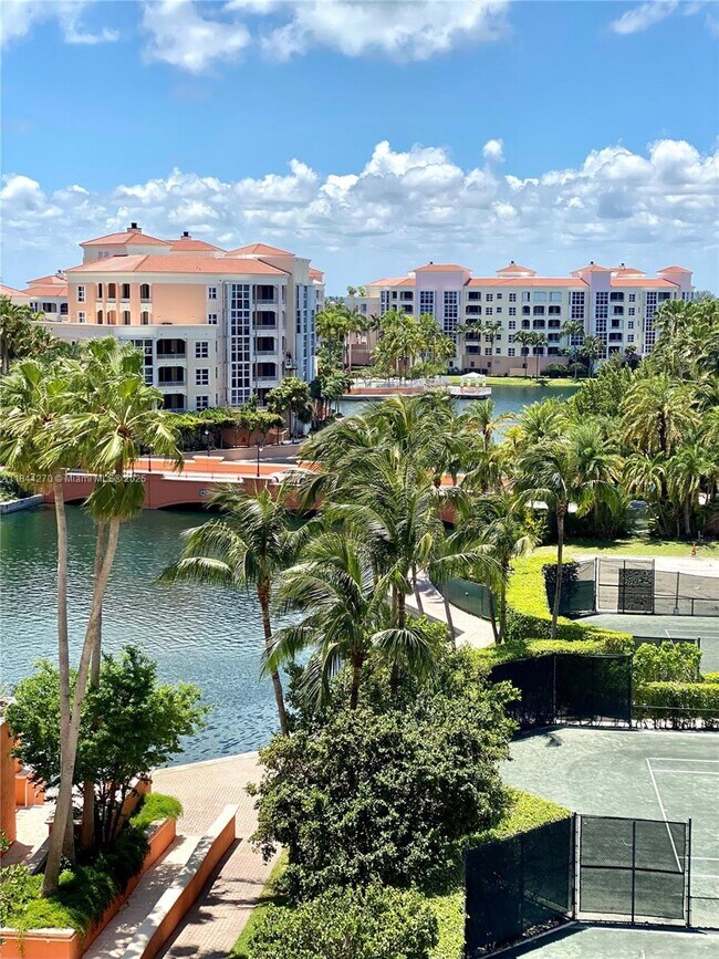 Foto del edificio - 785 Crandon Blvd