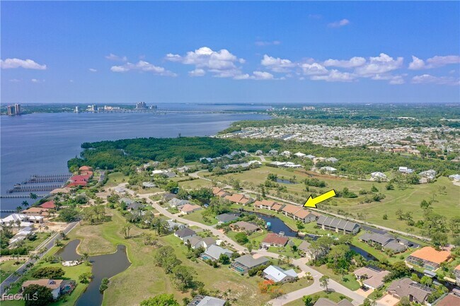 Building Photo - 15140 Riverbend Blvd