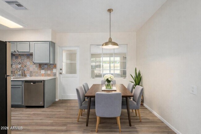 Foto del edificio - 4016 E Indianola Ave