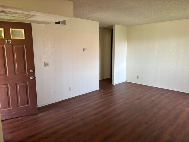 Foto del edificio - 2554 Olive Dr