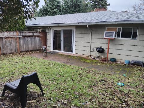 Private fenced back yard - 3802 SE 36th Pl