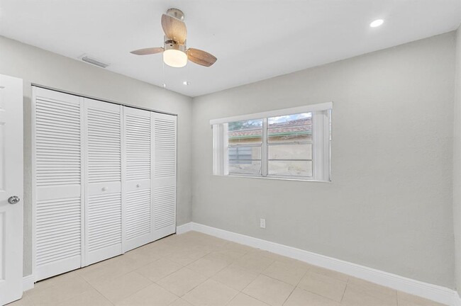 Building Photo - 4102 NW 88th Ave