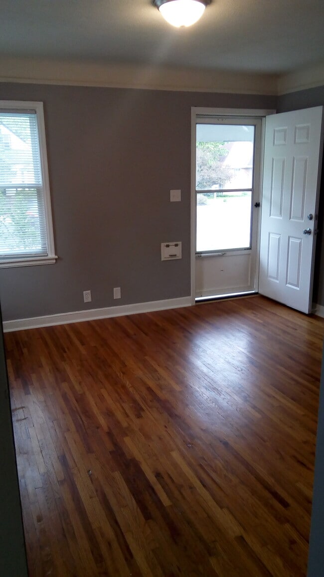 Main entry and living room - 5634 Nicollet Ave