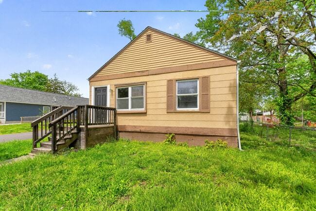 Building Photo - 1406 E 18th Ave