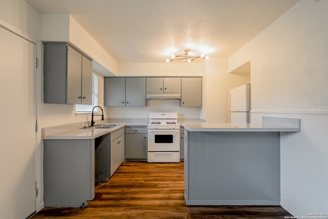 Foto del edificio - 532 Southtrail Dr