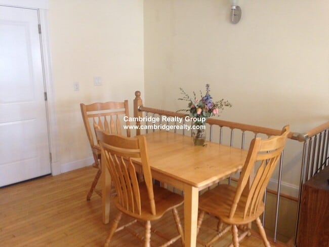 Building Photo - 154 Magazine St