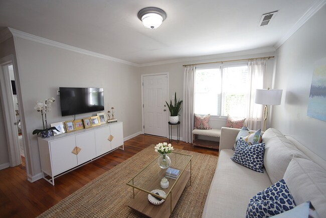 Foto del edificio - Two Bedroom Cottage - Five Points East, Raleigh, NC - Inside the Beltline!