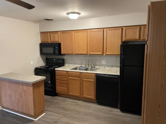 Foto del edificio - 7809 Dawn Rd